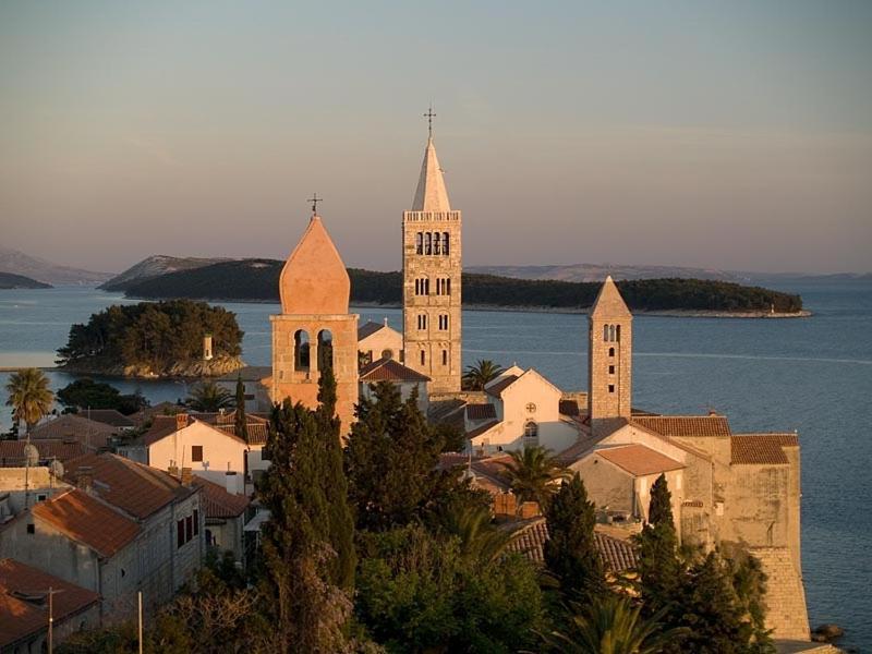 Апартаменты Lux Attic Old Town Rab Раб Экстерьер фото